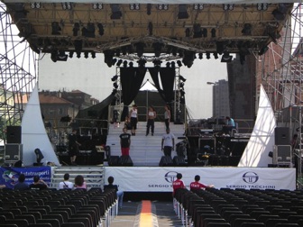 Palco in allestimento.JPG